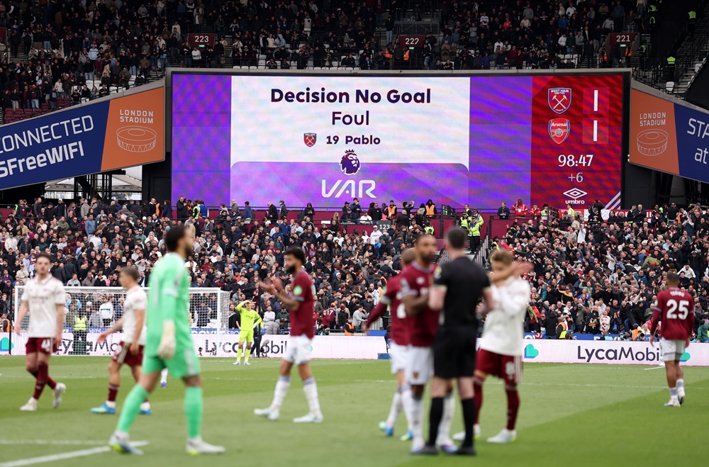 Ex-refs & pundits agree West Ham goal was correctly disallowed Ex-refs & pundits agree West Ham goal was correctly disallowed