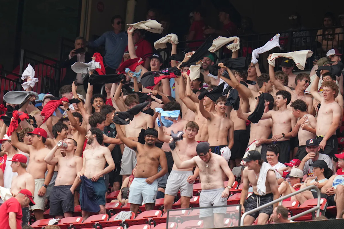 Cardinals manager Marmol offers to buy tickets for fans to recreate shirtless revelry Cardinals manager Marmol offers to buy tickets for fans to recreate shirtless revelry
