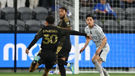 Mart&iacute;nez's brace helps LAFC storm past Cruz Azul