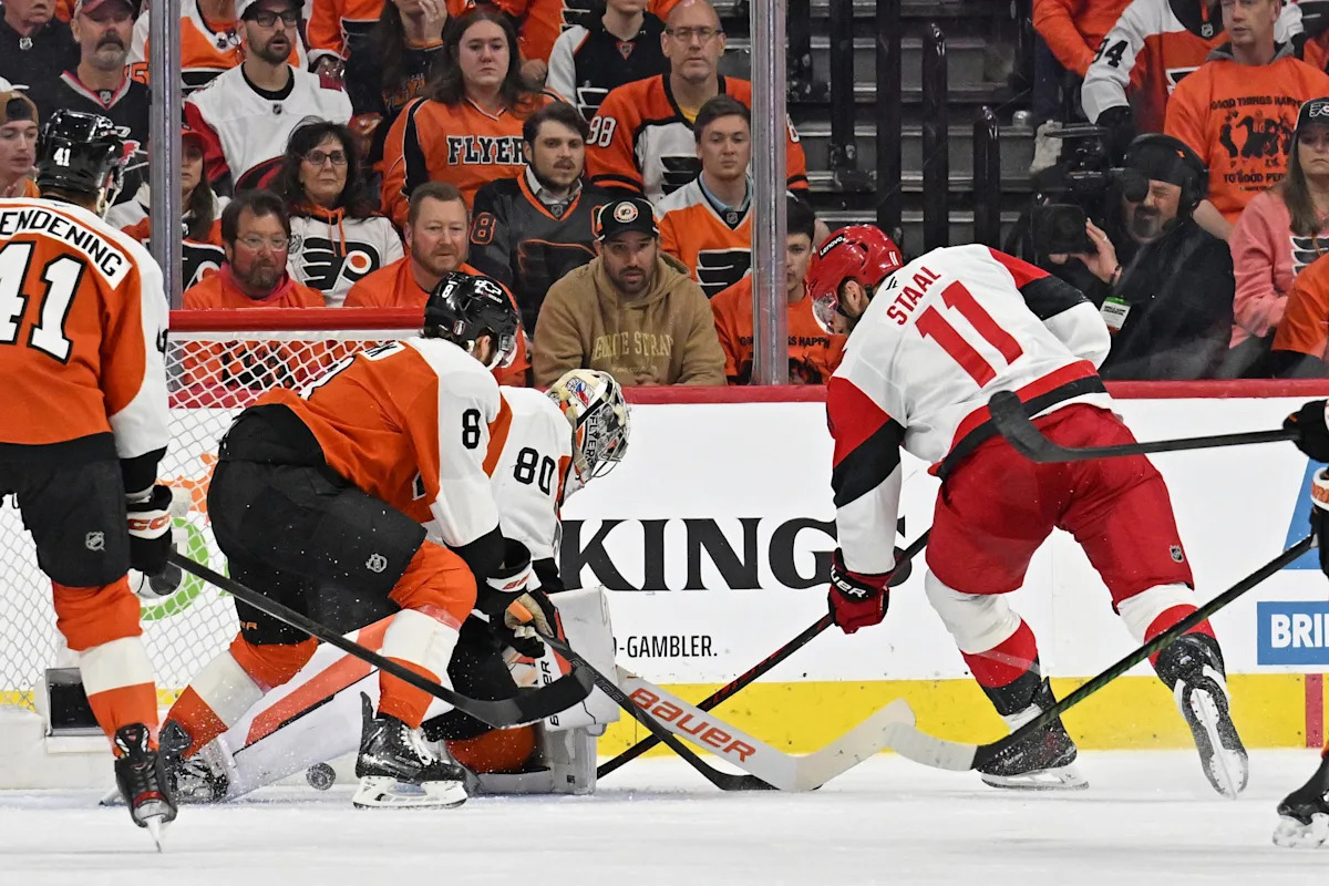 Canes Stay Perfect: Hurricanes 4, Flyers 1 Canes Stay Perfect: Hurricanes 4, Flyers 1