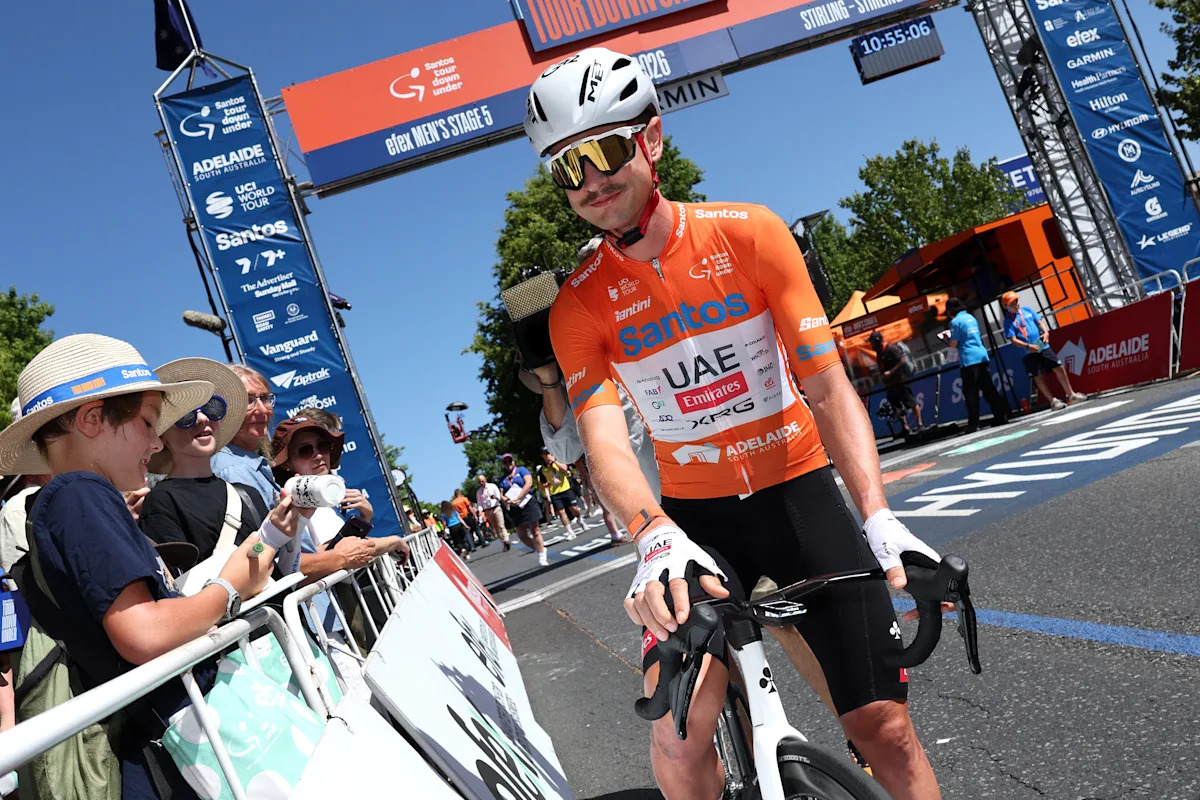 Australia's Jay Vine wins Tour Down Under despite kangaroo crash forcing him to change bike Australia's Jay Vine wins Tour Down Under despite kangaroo crash forcing him to change bike