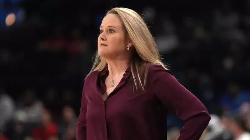 Coach Lynne Roberts Clarifies Sparks&rsquo; &ldquo;Non-Unsportsmanlike&rdquo; Technical Foul Over Illegal Substitution