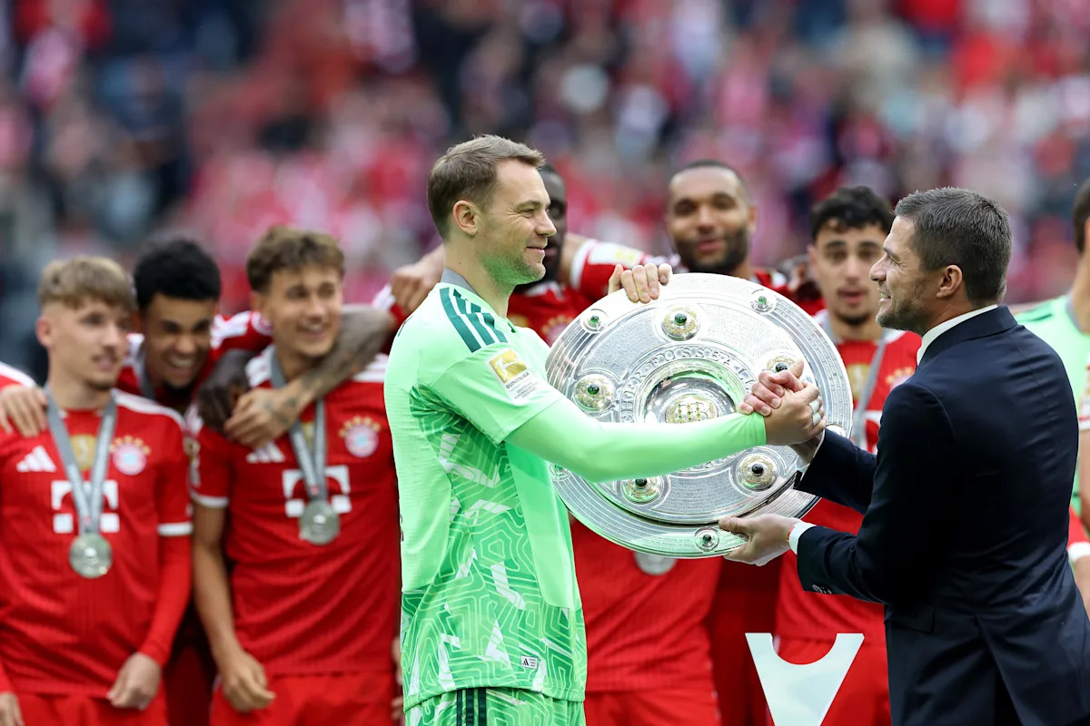 Bayern Munich says Manuel Neuer will have to &lsquo;take it easy for the time&rsquo; due to calf issue
