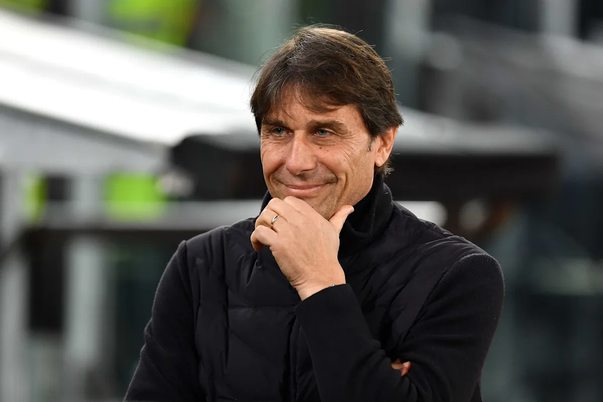 Napoli tempted by Maurizio Sarri but Antonio Conte keen on stay