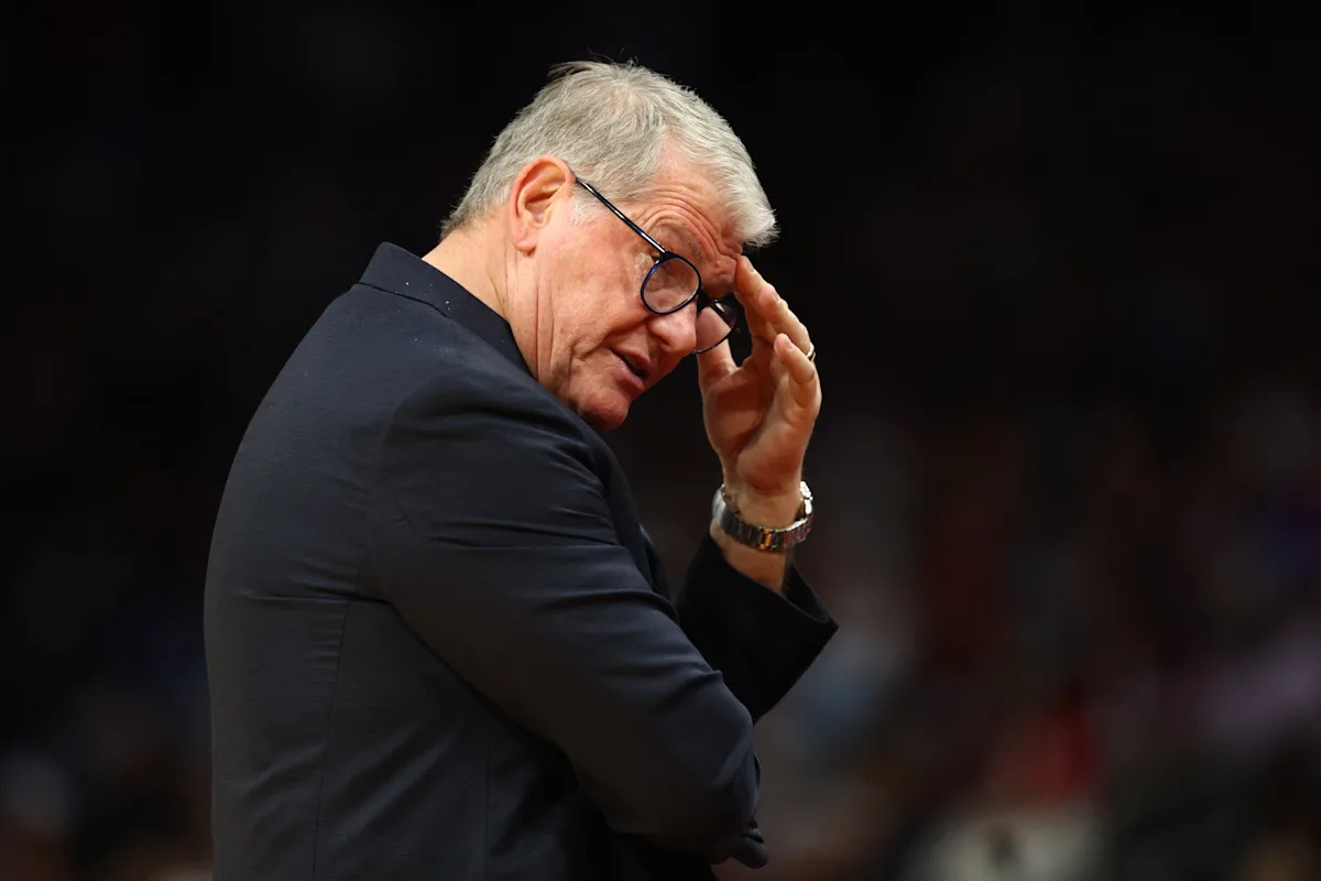 Geno Auriemma's latest meltdown involving South Carolina's Dawn Staley comes with a warning sign for his legacy