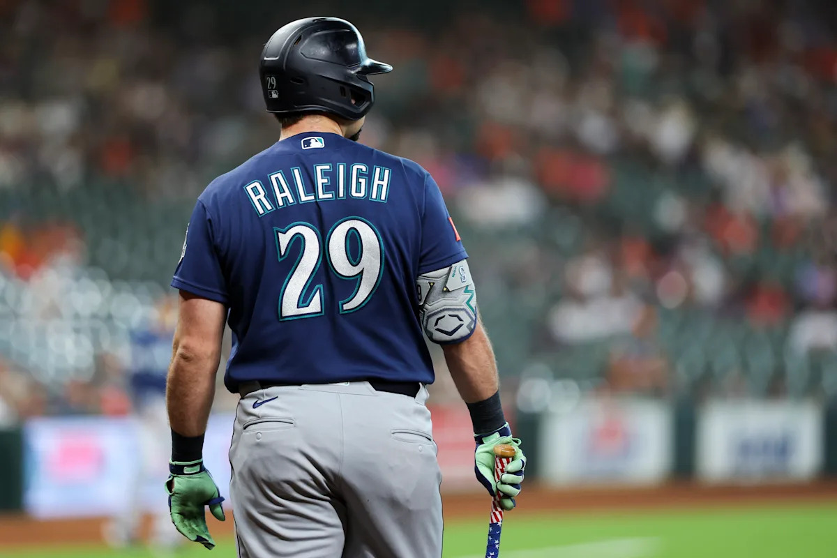 Mariners star Cal Raleigh placed on injured list for first time in his career due to oblique strain