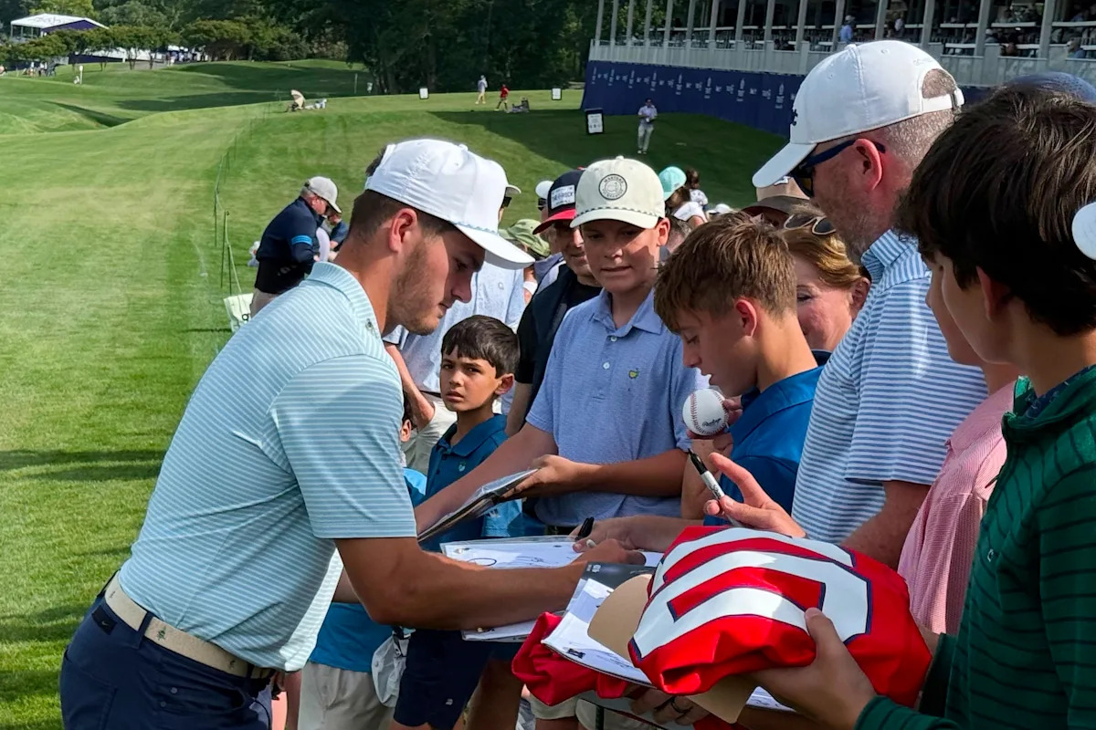 Patriots QB Drake Maye stands behind coach Mike Vrabel, calling him 'a great human being'