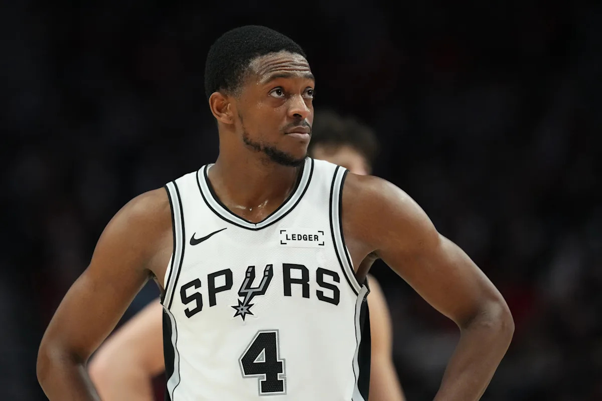 All-Star Spurs guard De'Aaron Fox a late scratch for WCF Game 1 vs. Thunder All-Star Spurs guard De'Aaron Fox a late scratch for WCF Game 1 vs. Thunder