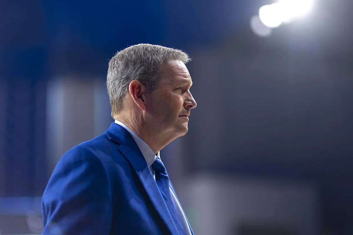 Kentucky governor appears to criticize retirement package given to outgoing AD Mitch Barnhart